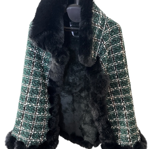 Vince Camuto Green Tweed Faux Fur Shawl Cape (Missing Closure) - Picture 2 of 5